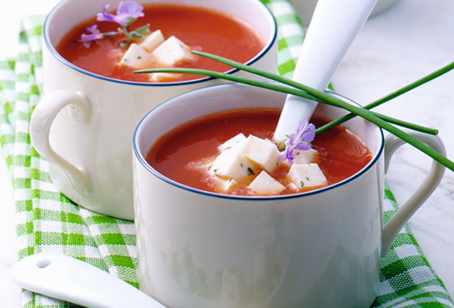 REZEPT: Tomaten-Mozzarella-Süppchen | Wellness Magazin – The way of life REZEPT: Tomaten-Mozzarella-Süppchen | Wellness Magazin – The way of life