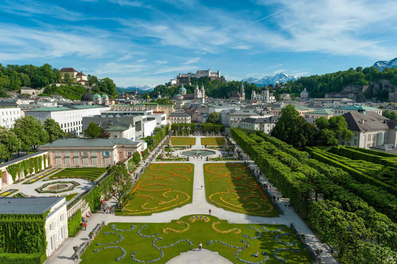 Sehenswürdigkeiten Salzburg, Blick über den Mirabellgarten auf die Salzburger Altstatdt