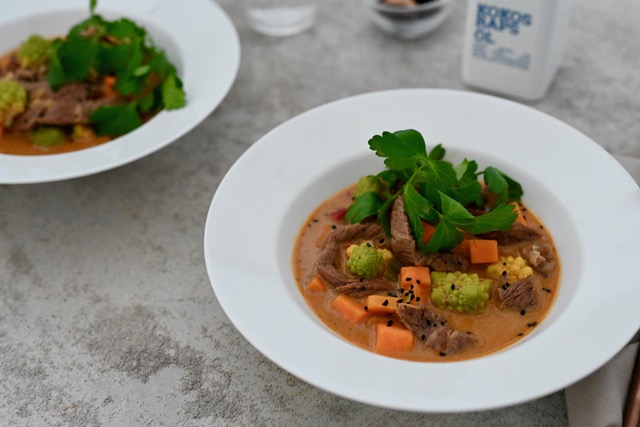 Rezepttipp des Monats: Curry-Eintopf mit Süßkartoffeln und Rindfleisch ... Rezepttipp des Monats: Curry-Eintopf mit Süßkartoffeln und Rindfleisch ...