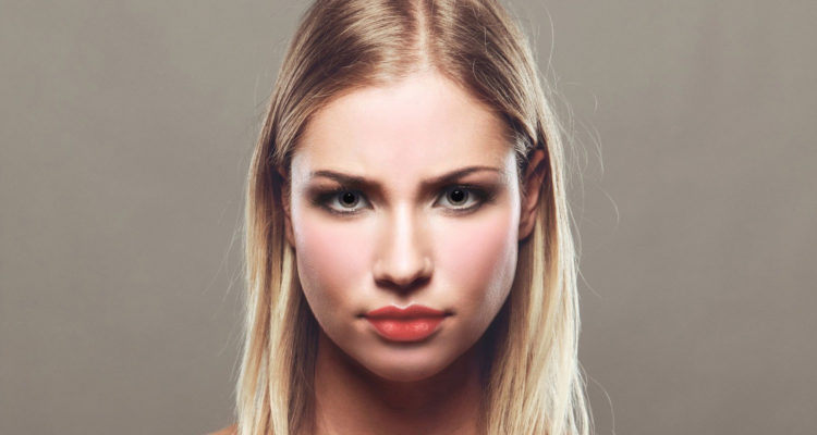 Gesicht einer blonden jungen Frau
